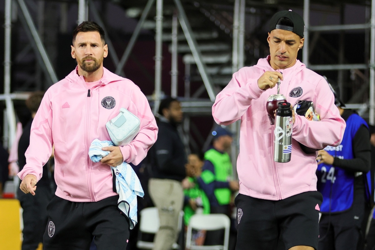 Ap&oacute;s derrota na Concachampions, Messi e Su&aacute;rez causam confus&atilde;o no vesti&aacute;rio