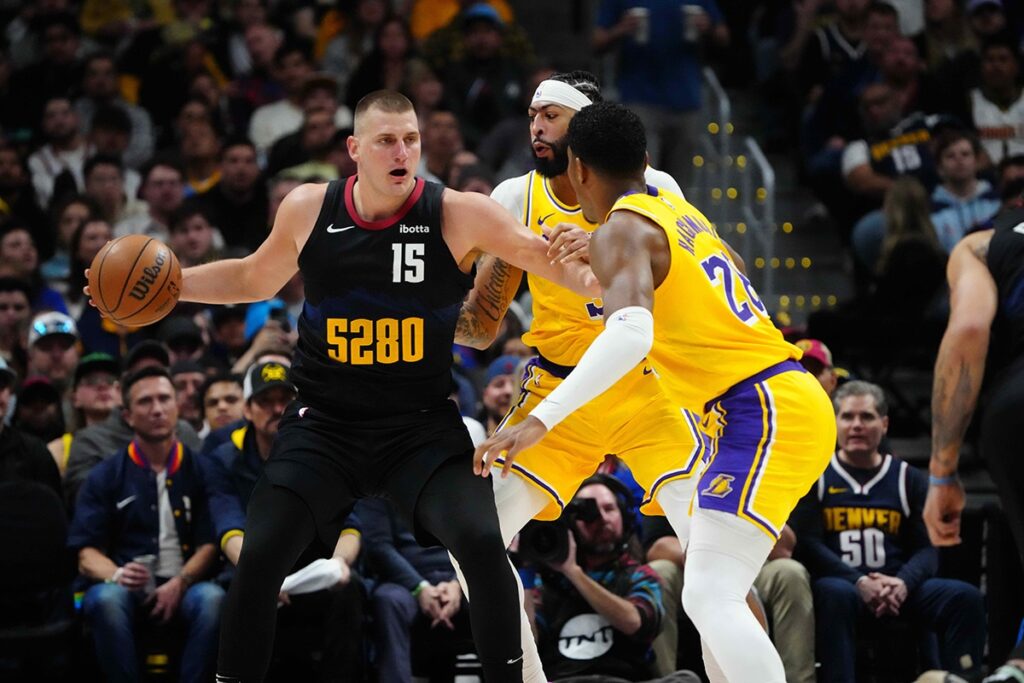 NBA Playoffs 2024: Lakers v&atilde;o precisar vencer os Nuggets e a l&oacute;gica para sobreviver no Jogo 3