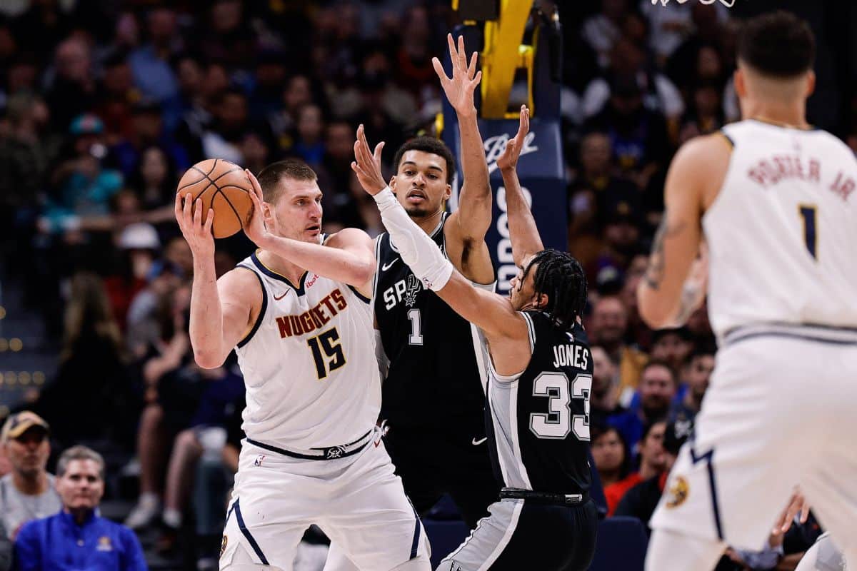 MVP? Jokic destr&oacute;i em vit&oacute;ria dos Nuggets sobre os Spurs