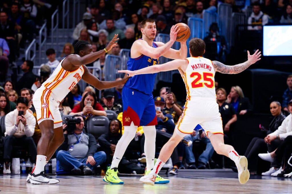 NBA: implac&aacute;vel, Jokic brilha em vit&oacute;ria dos Nuggets contra&nbsp;os&nbsp;Hawks