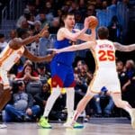 NBA: implac&aacute;vel, Jokic brilha em vit&oacute;ria dos Nuggets contra&nbsp;os&nbsp;Hawks