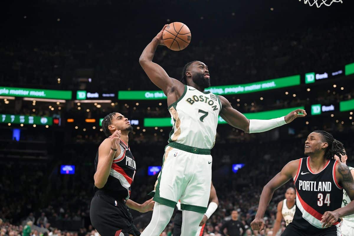Com retorno de Jaylen Brown, Celtics vencem Trail Blazers em casa