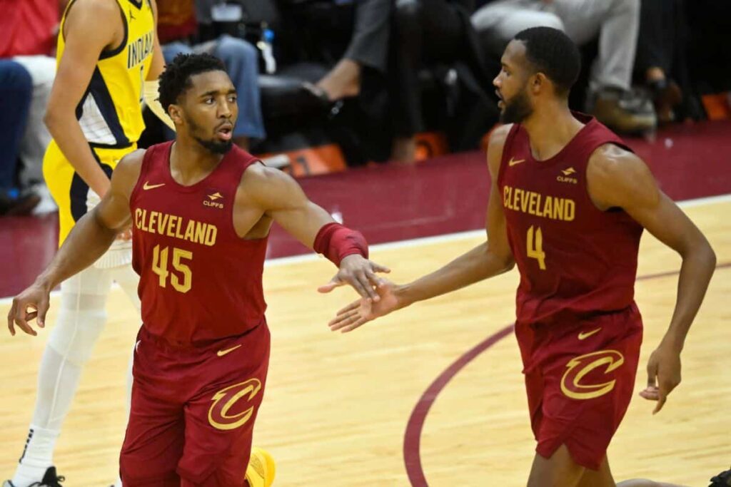 Mitchell brilha, Cavaliers vencem Pacers em casa e garantem vaga nos playoffs