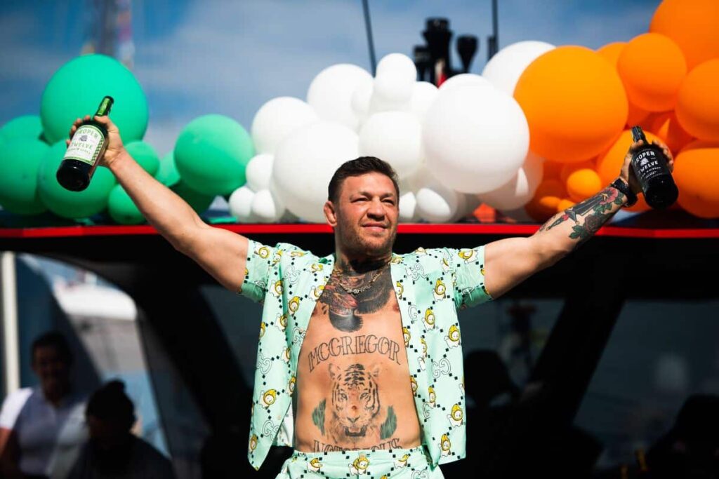 Conor McGregor retorna ao MMA e enfrenta Michael Chandler no UFC 303