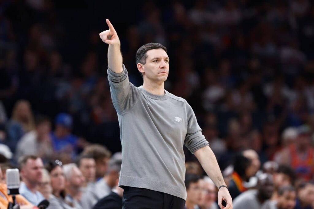 Mark Daigneault, do Oklahoma City Thunder, &eacute; eleito o treinador do ano na NBA