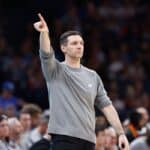 Mark Daigneault, do Oklahoma City Thunder, &eacute; eleito o treinador do ano na NBA