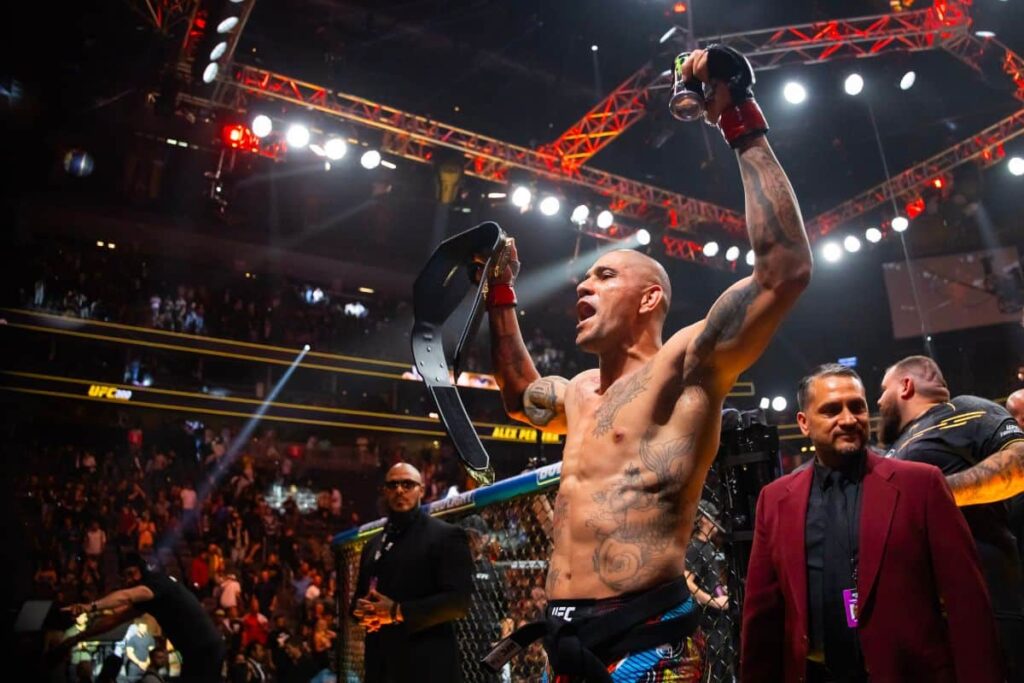 Empres&aacute;rio revela chance de Alex Poatan lutar no UFC 301, no Rio de Janeiro