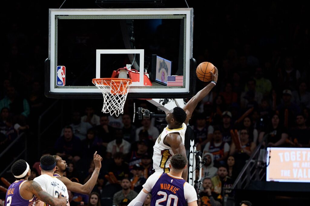 Pelicans aproveitam press&aacute;gio de eclipe solar e apagam Suns em Phoenix