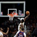 Pelicans aproveitam press&aacute;gio de eclipe solar e apagam Suns em Phoenix