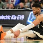 NBA: Giannis passa por exame ap&oacute;s se machucar e deixar jogo contra os Celtics