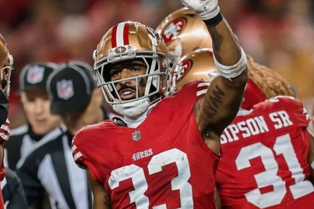 NFL: Bicampeão do Super Bowl pelos Patriots se aposenta após 11 temporadas