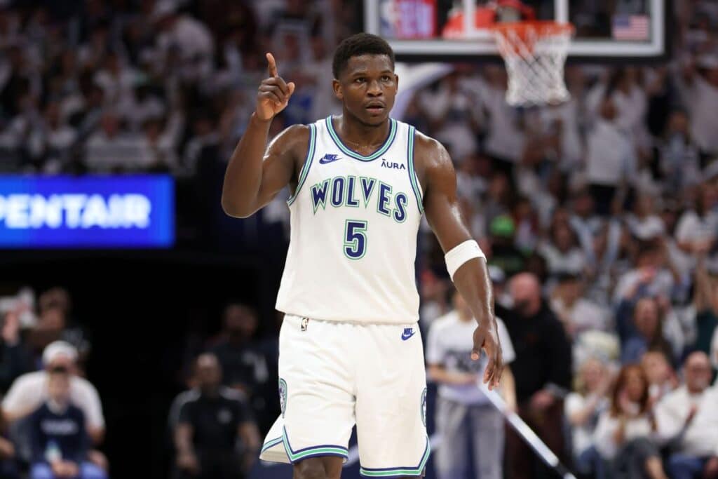 Edwards nega uso de oxig&ecirc;nio em Jogo 2 das Finais do Oeste NBA:&nbsp;&lsquo;Estava&nbsp;bem&rsquo;