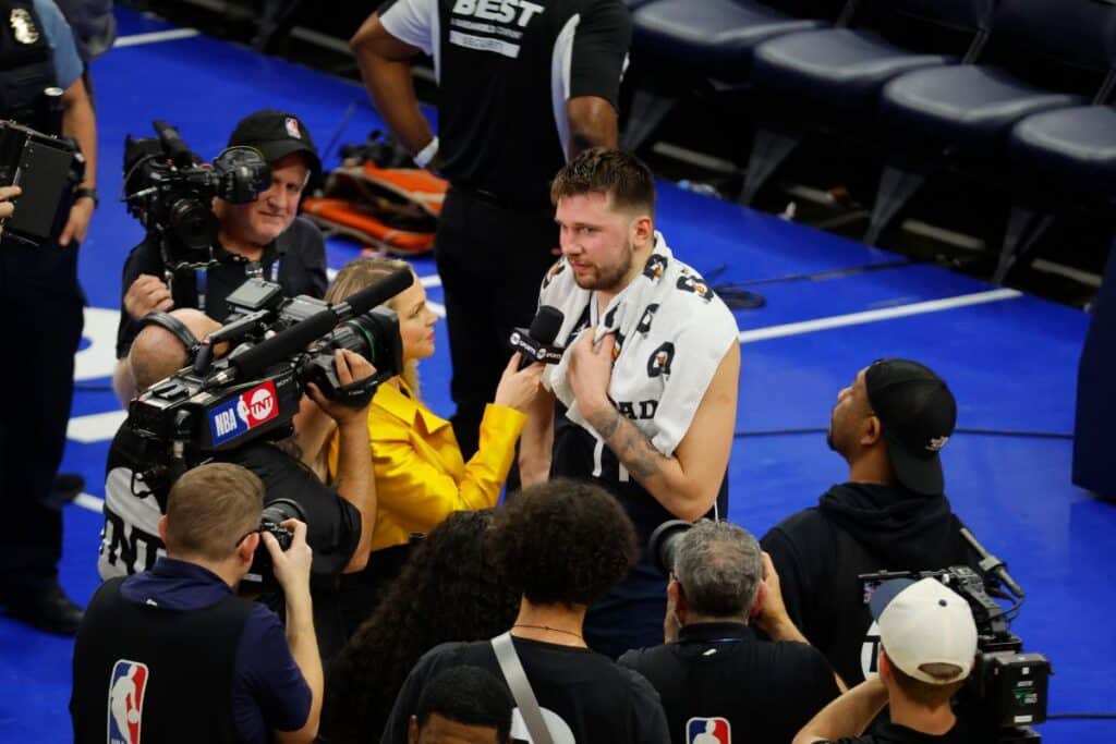 Doncic nega provoca&ccedil;&atilde;o &agrave; Gobert no Jogo 2 das Finais do Oeste: &lsquo;Estava falando&hellip;