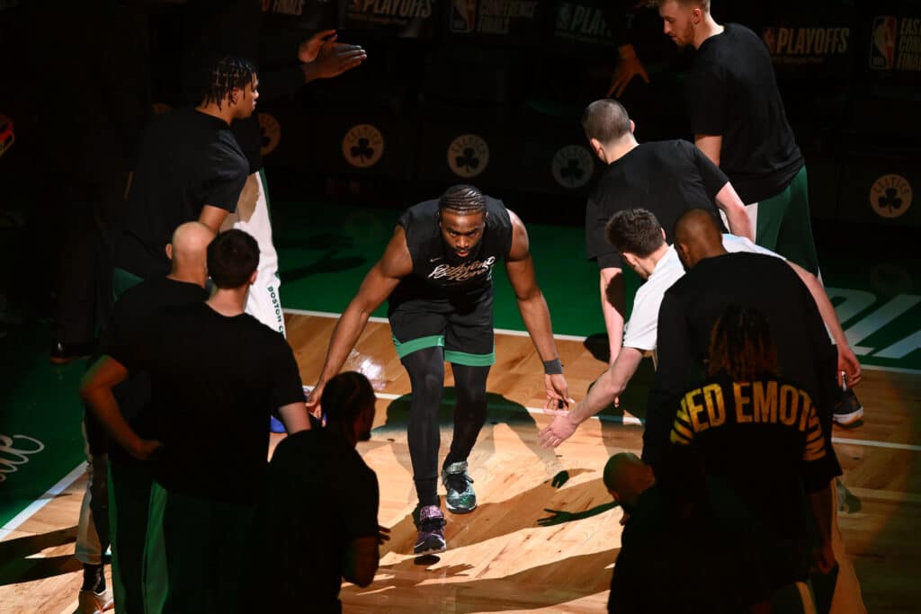 NBA Playoffs 2024: Celtics vencem jogo 2 com Jaylen Brown assumindo protagonismo no time