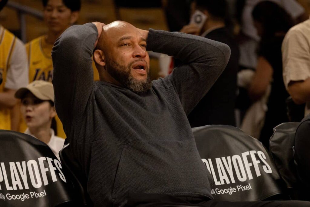 Lakers demitem t&eacute;cnico ap&oacute;s elimina&ccedil;&atilde;o no NBA Playoffs 2024