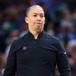 Mercado NBA: Clippers assinam extens&atilde;o milion&aacute;ria com Tyronn Lue