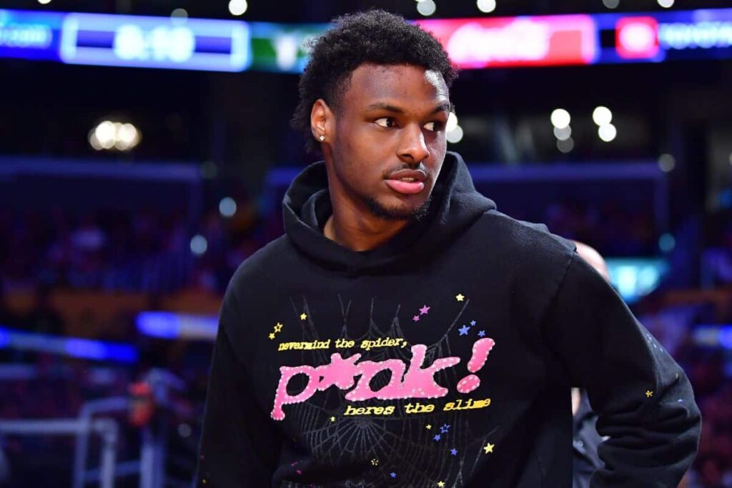 NBA: Filho de LeBron, Bronny James &eacute; &lsquo;pego na mentira&rsquo; por altura