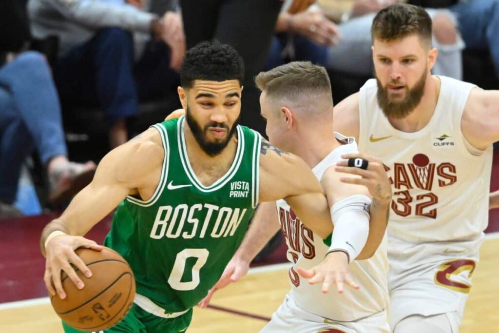 NBA Playoffs 2024: Jayson Tatum decide e Celtics vencem Cavaliers no Jogo 4