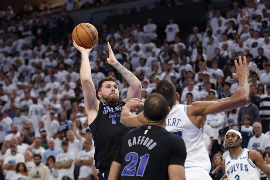 NBA Playoffs 2024: Doncic decide no fim e Mavericks vencem Timberwolves no Jogo 2 da final do Oeste