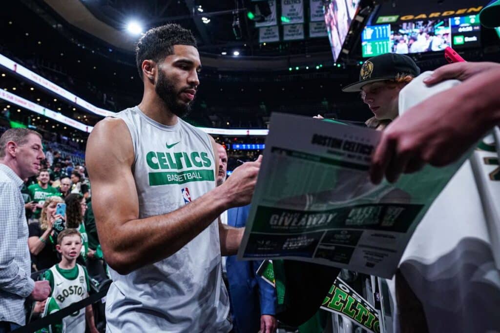 Em vit&oacute;ria sobre os Pacers, Tatum quebra recorde no NBA Playoffs