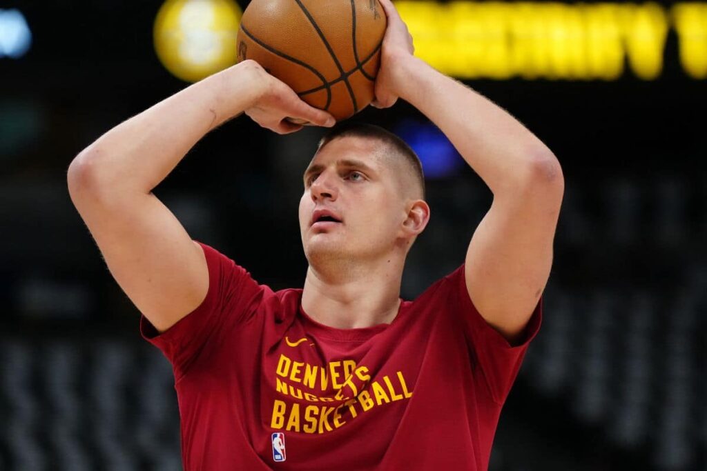 Nikola Jokic se anima com 3º MVP na NBA e promete até festa: ‘Problema bom’