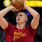 Nikola Jokic se anima com 3&ordm; MVP na NBA e promete at&eacute; festa: &lsquo;Problema bom&rsquo;