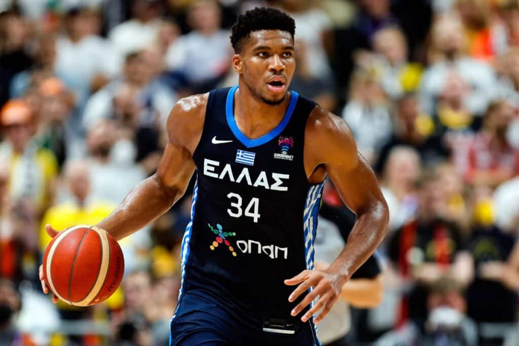 NBA: Deus grego? Giannis Antetokounmpo tem chance de levar Grécia aos Jogos Olímpicos