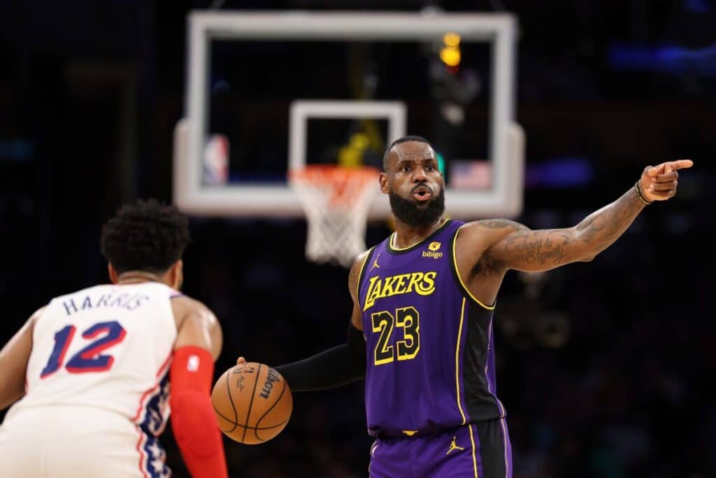 NBA: com &lsquo;sim&rsquo; de LeBron, Lakers negocia com substituto de Ham