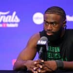 Finais da NBA: &lsquo;Ele foi fant&aacute;stico&rsquo;, diz Jaylen Brown em noite hist&oacute;rica de Porzingis