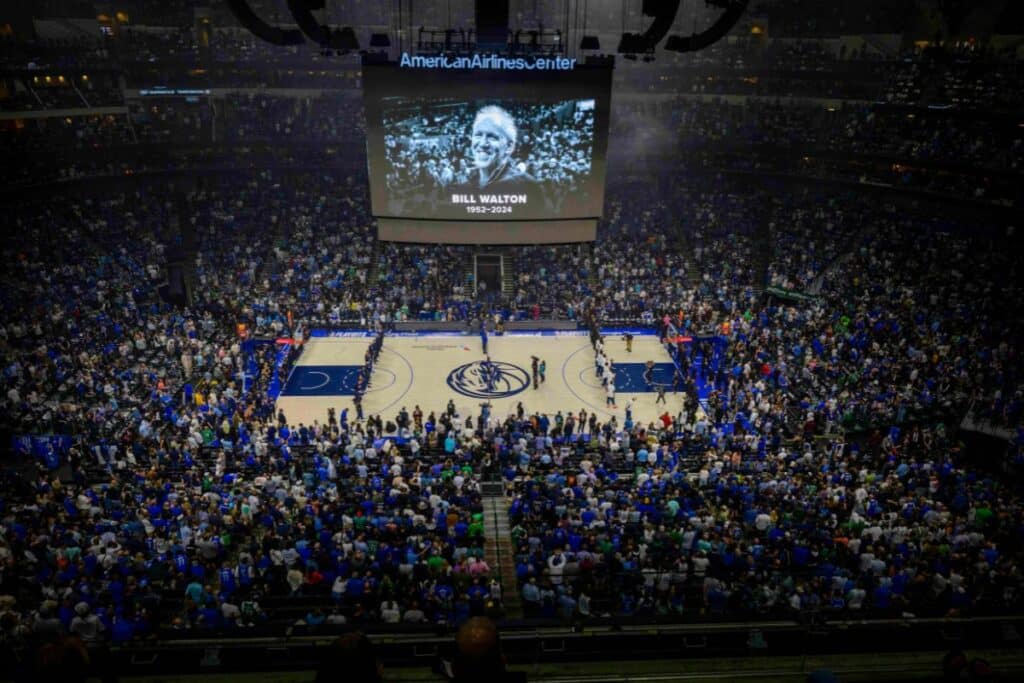 NBA: Quem foi Bill Walton, nome que est&aacute; na camisa dos Celtics nas finais