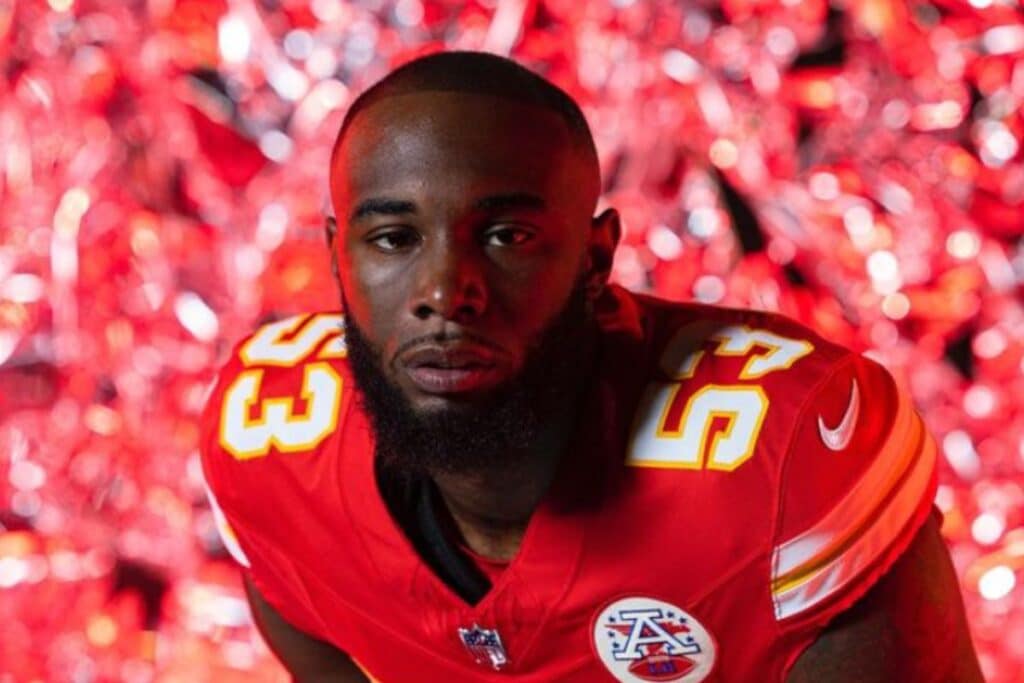NFL: jogador dos Chiefs reage ap&oacute;s sofrer parada card&iacute;aca