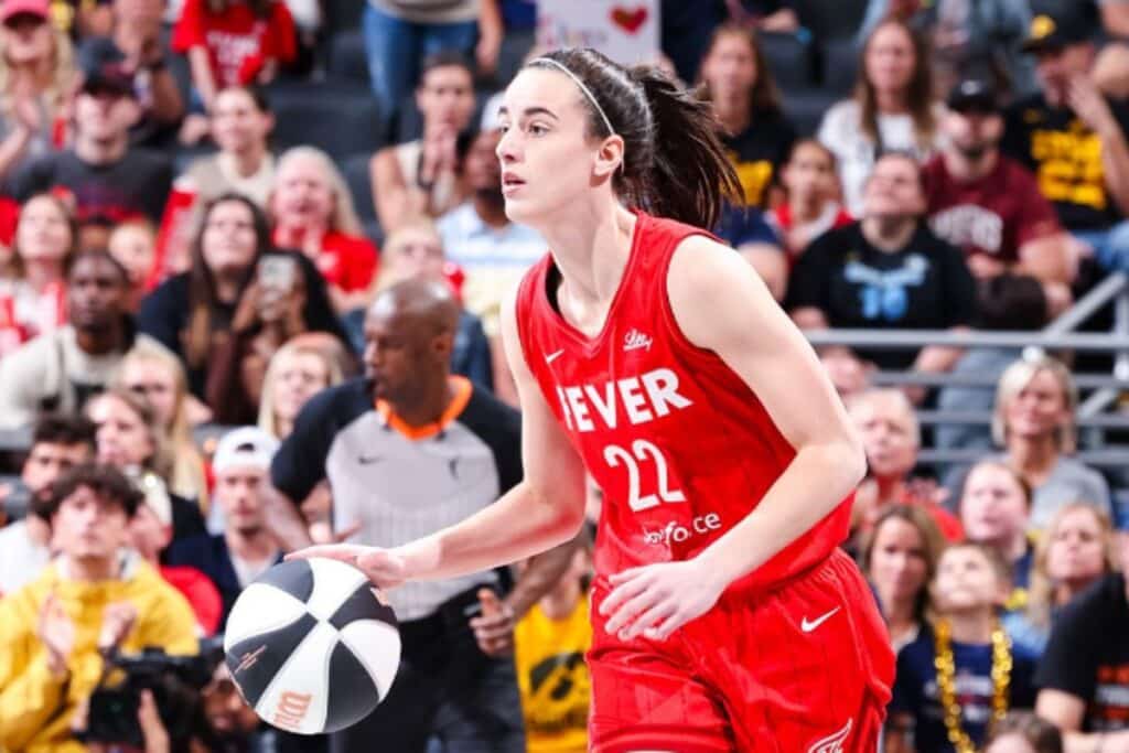 WNBA: Caitlin Clark leva a melhor no duelo contra Kamilla Cardoso
