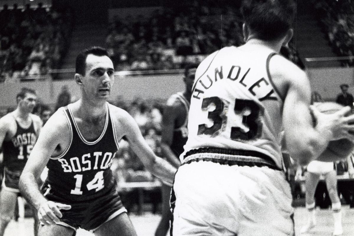 Bob Cousy, lend&aacute;rio armador do Boston Celtics (Foto: Icon Sport)