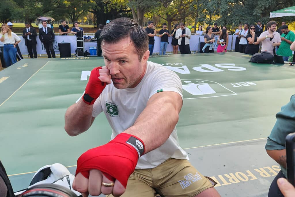 &ldquo;Ele me traz aqui como se pudesse confiar em mim&rdquo;, avisa Sonnen para Anderson