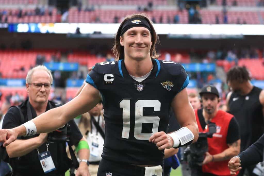 NFL: Trevor Lawrence acredita que renova&ccedil;&atilde;o com os Jaguars vai &lsquo;se resolver sozinha&rsquo;
