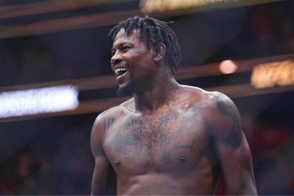 UFC 302: Holland vence ap&oacute;s deslocar o bra&ccedil;o de Oleksiejczuk no peso-m&eacute;dio