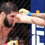 Makhachev finaliza Poirier, mantem cinturão peso-leve e ‘salva’ UFC 302