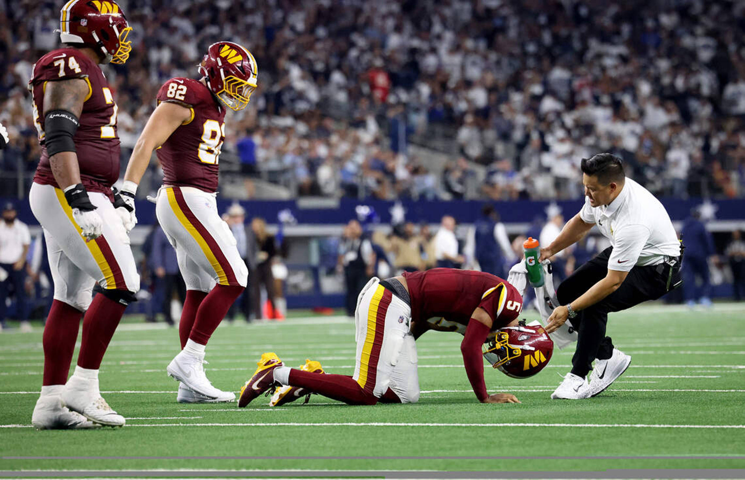 [NFL] Jayden Daniels volta a deslocar o cotovelo e Commanders caem para 0-2 contra os Cowboys