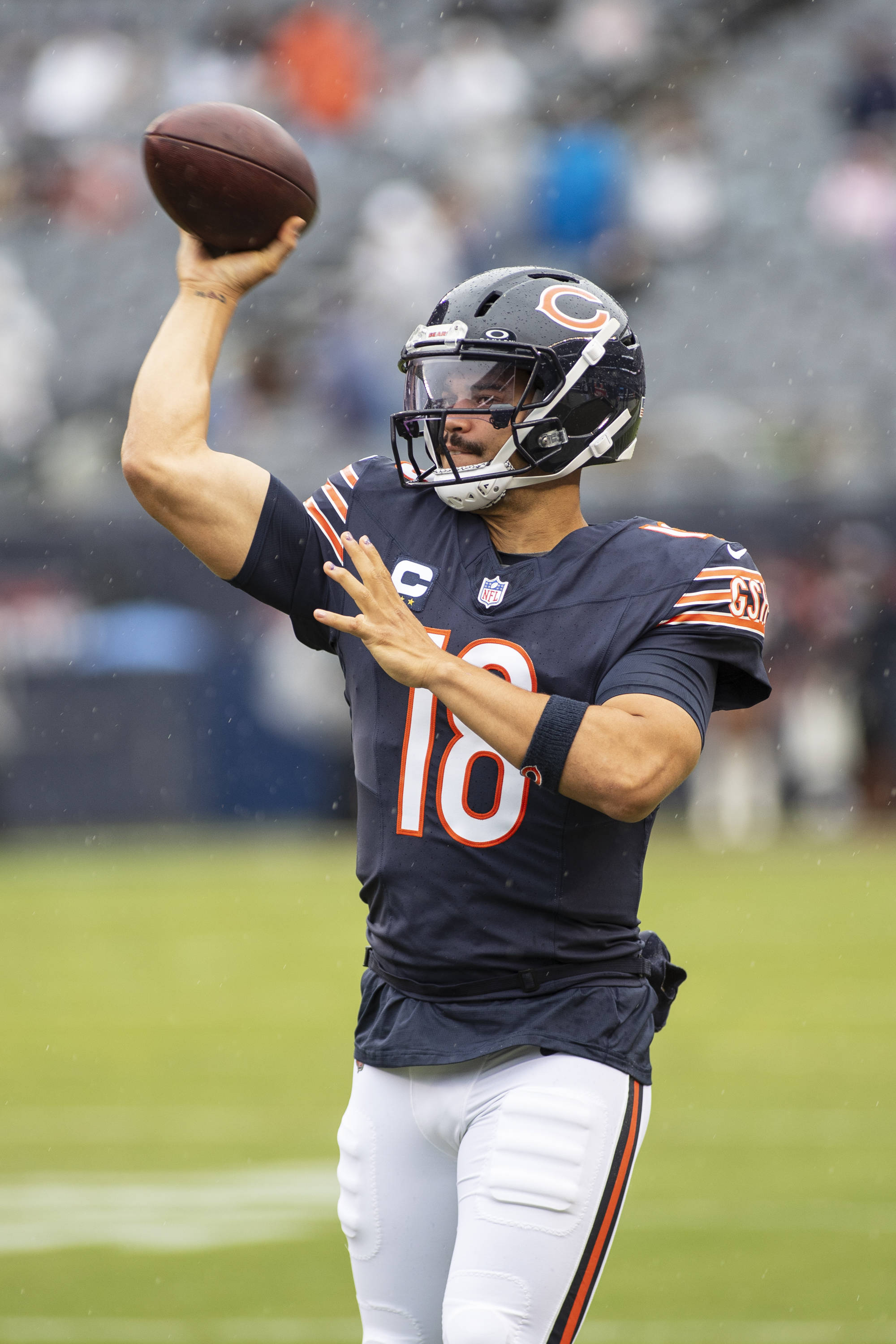 [NFL] Caleb Williams sofre les&atilde;o na coxa e vira d&uacute;vida semana a semana nos Bears
